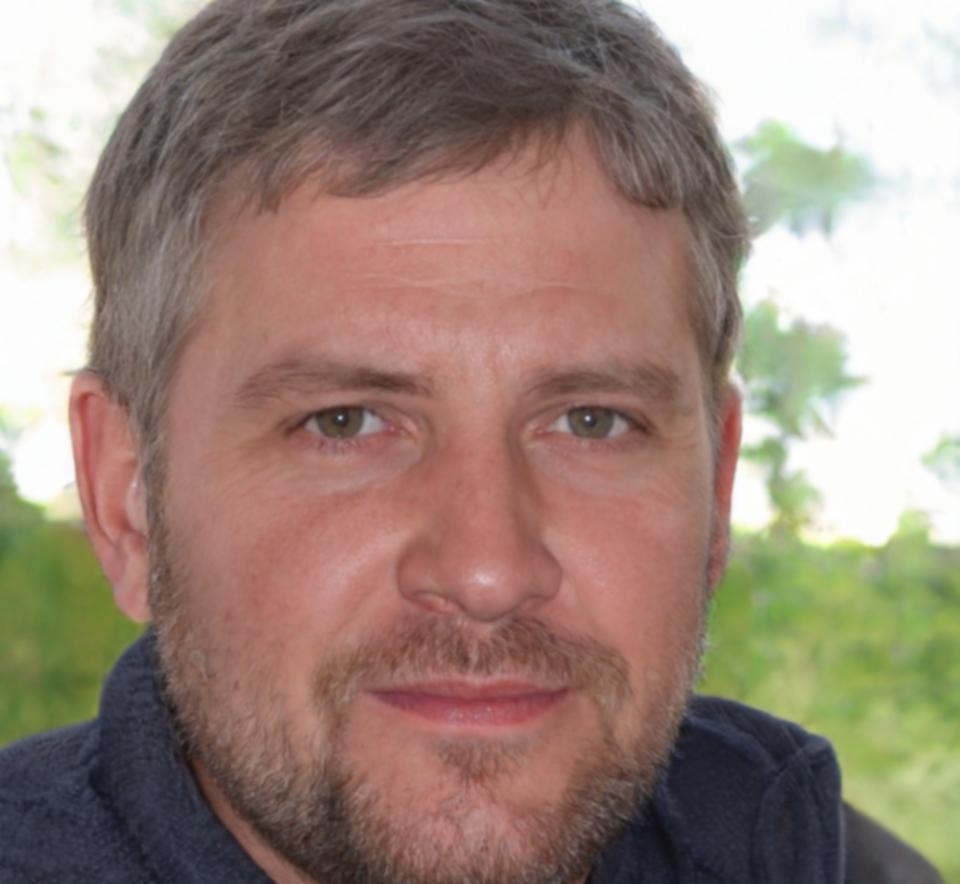 Portrait professionnel de Marc Dubois, expert en analyse de marché